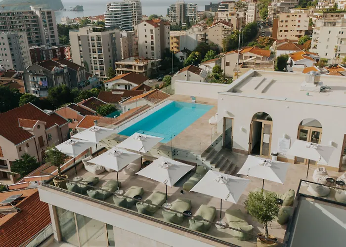 Infinity Hotel & More